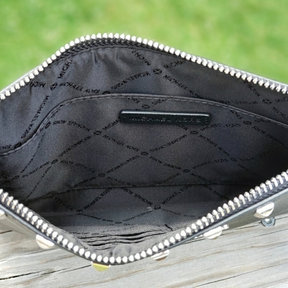 ⚠️LAST 1⚠️ Michael Kors Jet Set XL Zip Clutch - Picture 4 of 4